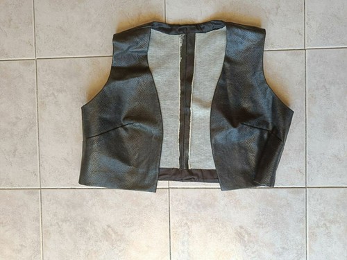 Gilet smanicato nero ecopelle